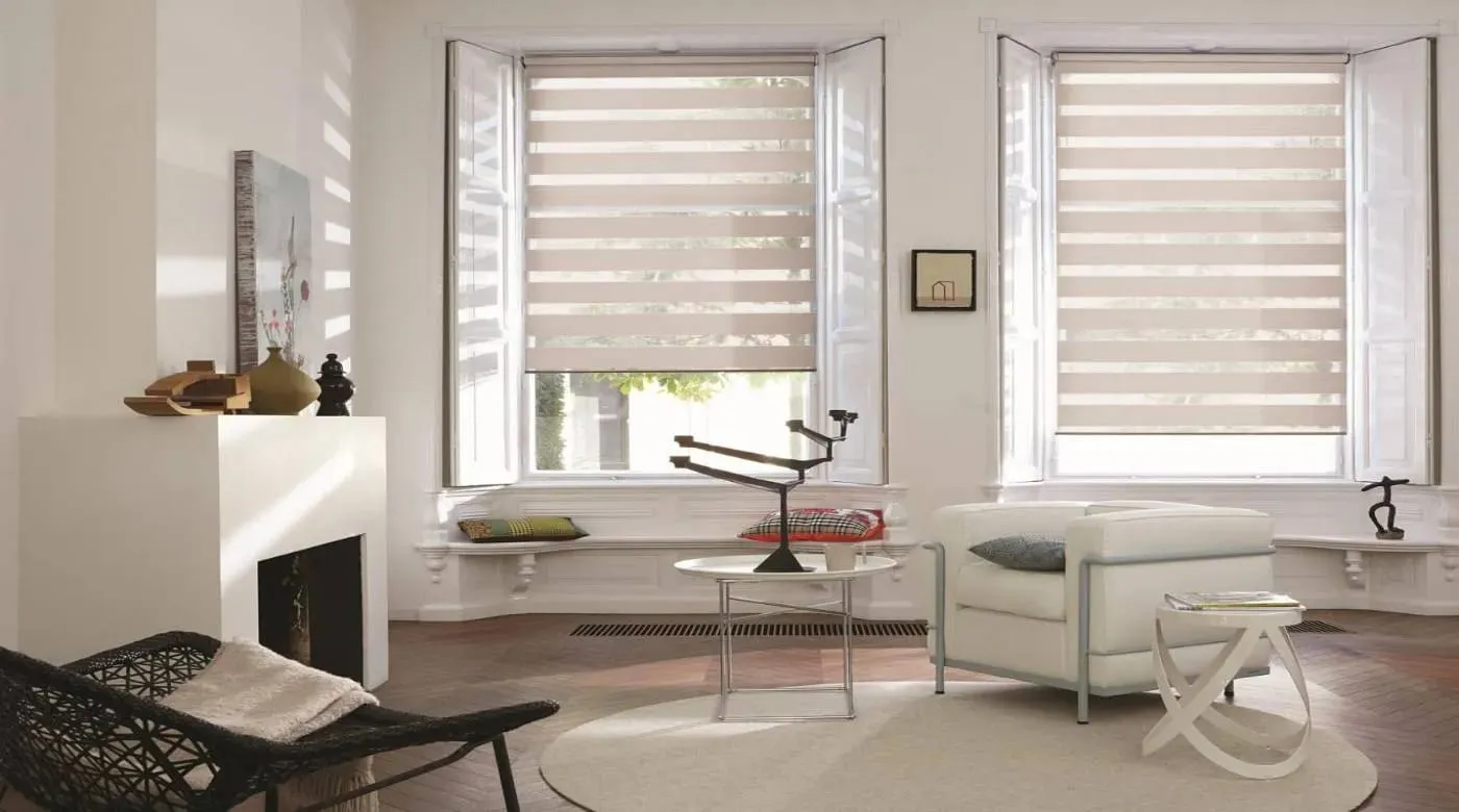 Persianas instaladas en sala moderna — Persianas Dimas CDMX